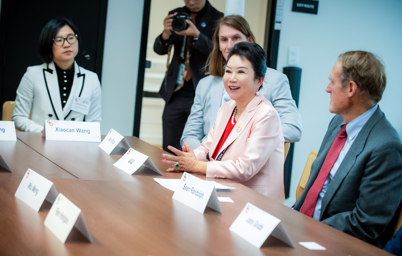 人生就是博官方网站集团董事局李俐加入贸促会活动